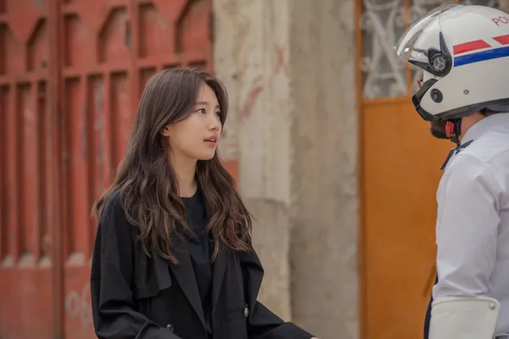 Vagabond kết thúc, Suzy tiết lộ ảnh hiếm hậu trường làm phim - Ảnh 1. Vagabond kết thúc, Suzy tiết lộ ảnh hiếm hậu trường làm phim - Ảnh 1.