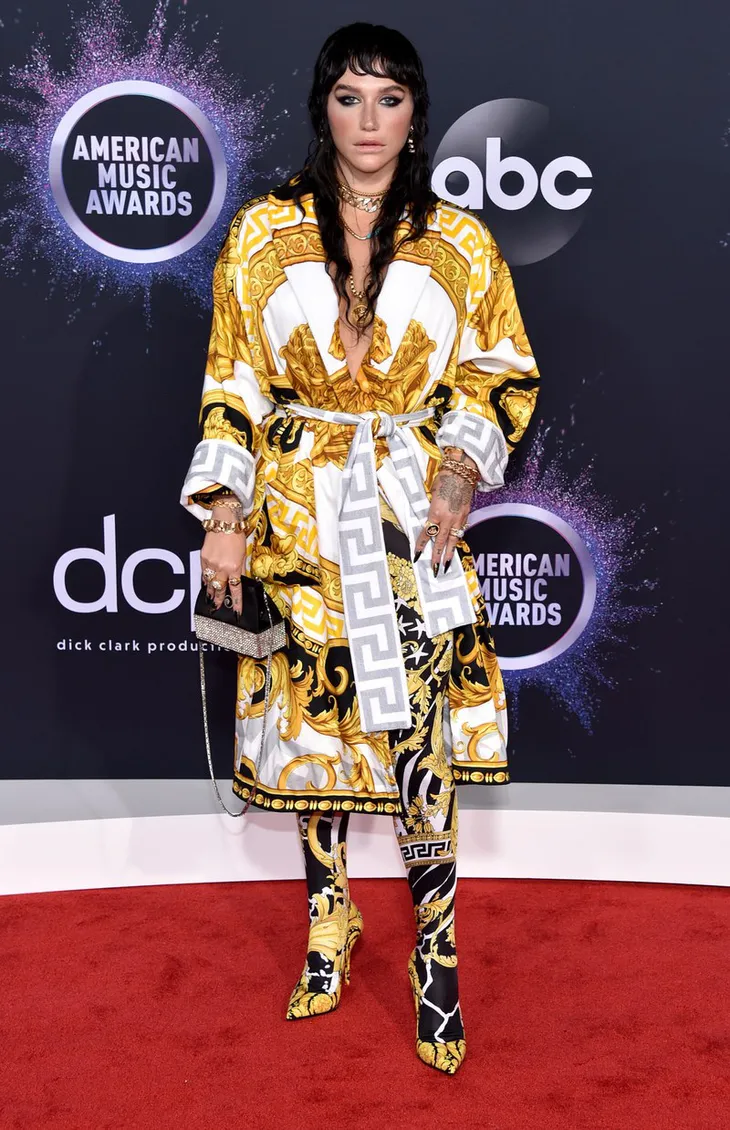 AMAs 2019: Dàn sao khoe sắc, mỗi người một vẻ trên thảm đỏ - Ảnh 12. AMAs 2019: Dàn sao khoe sắc, mỗi người một vẻ trên thảm đỏ - Ảnh 12.