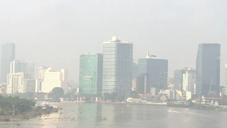 TP.HCM tiếp tục mù đục, sẽ kiểm tra khí thải vào năm 2020 - Ảnh 1. TP.HCM tiếp tục mù đục, sẽ kiểm tra khí thải vào năm 2020 - Ảnh 1.