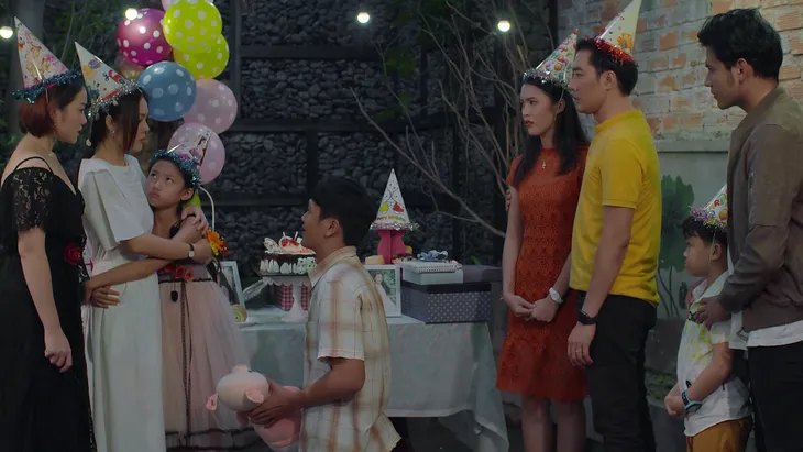 Tiệm ăn dì ghẻ - Tập 3: Giữa sinh nhật bé Hương, Minh phát hiện Ngọc dối trá bao năm qua - Ảnh 3. Tiệm ăn dì ghẻ - Tập 3: Giữa sinh nhật bé Hương, Minh phát hiện Ngọc dối trá bao năm qua - Ảnh 3.
