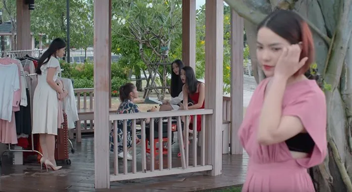 Tiệm ăn dì ghẻ - Tập 4: Kim bị chồng đánh bầm má, Ngọc bối rối vì sự xuất hiện của Thắng - Ảnh 3. Tiệm ăn dì ghẻ - Tập 4: Kim bị chồng đánh bầm má, Ngọc bối rối vì sự xuất hiện của Thắng - Ảnh 3.