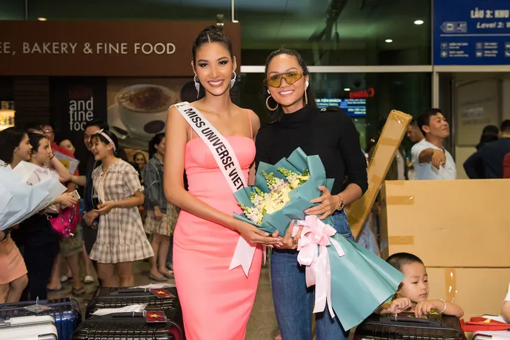 Hoàng Thùy diện đầm tự thiết kế lên đường thi Hoa hậu Hoàn vũ 2019 - Ảnh 2. Hoàng Thùy diện đầm tự thiết kế lên đường thi Hoa hậu Hoàn vũ 2019 - Ảnh 2.