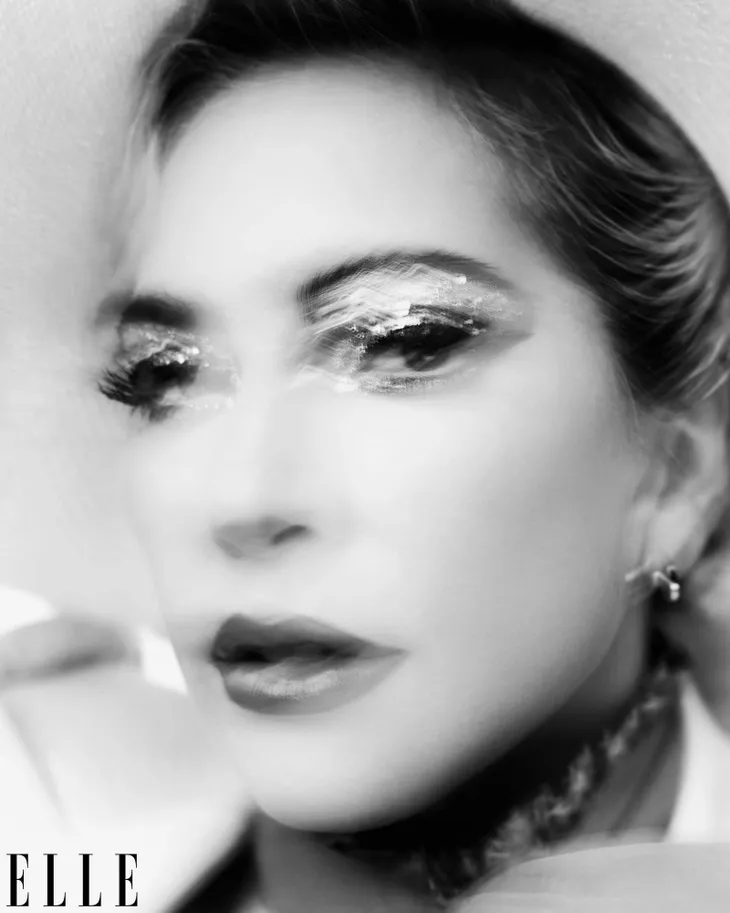 Khi Lady Gaga nổi loạn và nữ tính - Ảnh 3. Khi Lady Gaga nổi loạn và nữ tính - Ảnh 3.