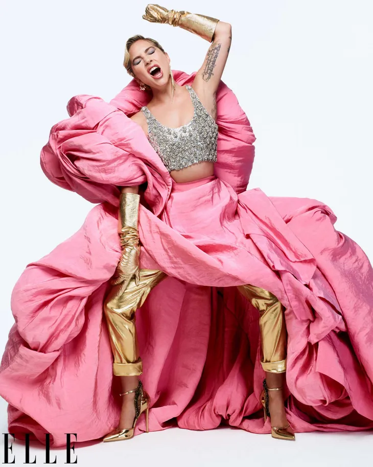 Khi Lady Gaga nổi loạn và nữ tính - Ảnh 5. Khi Lady Gaga nổi loạn và nữ tính - Ảnh 5.