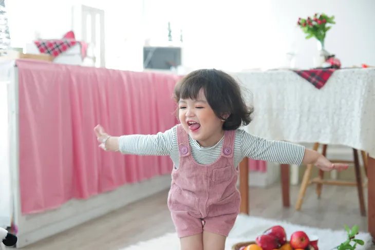 Cô bé 2 tuổi gây bão làng thời trang nhí Việt Nam - Ảnh 2. Cô bé 2 tuổi gây bão làng thời trang nhí Việt Nam - Ảnh 2.