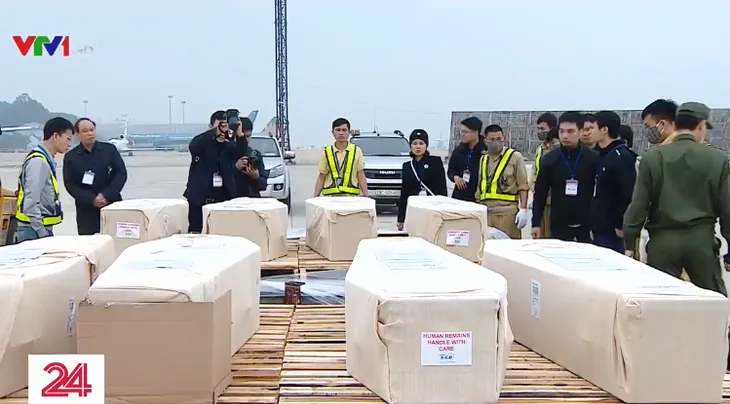 Vụ 39 thi thể trong container: Đại sứ Gareth Ward bày tỏ cam kết mạnh mẽ của Anh - Ảnh 1. Vụ 39 thi thể trong container: Đại sứ Gareth Ward bày tỏ cam kết mạnh mẽ của Anh - Ảnh 1.