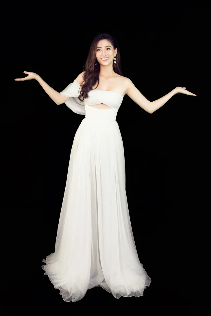 Miss World 2019: Lương Thùy Linh tung clip khoe giọng hát dự thi tài năng - Ảnh 6. Miss World 2019: Lương Thùy Linh tung clip khoe giọng hát dự thi tài năng - Ảnh 6.