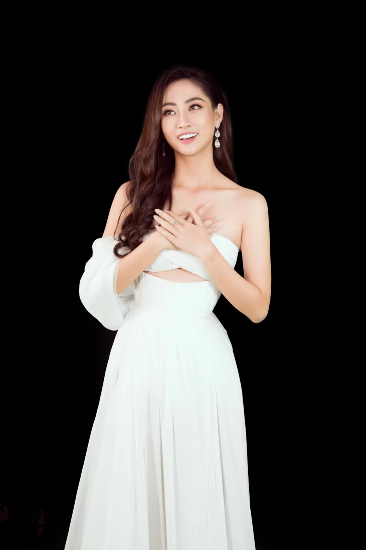 Miss World 2019: Lương Thùy Linh tung clip khoe giọng hát dự thi tài năng - Ảnh 5. Miss World 2019: Lương Thùy Linh tung clip khoe giọng hát dự thi tài năng - Ảnh 5.