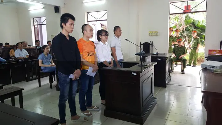 Hôm nay (27/11), xét xử 4 nhân viên Alibaba chống đối, đập xe đoàn cưỡng chế - Ảnh 1. Hôm nay (27/11), xét xử 4 nhân viên Alibaba chống đối, đập xe đoàn cưỡng chế - Ảnh 1.