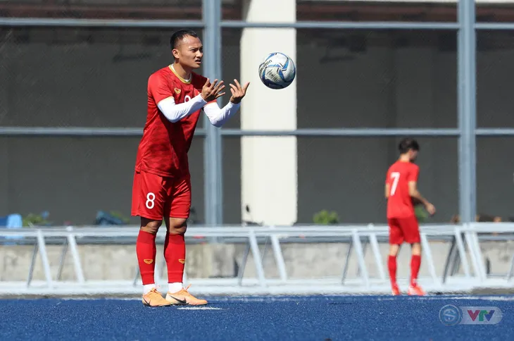 SEA Games 30: U22 Việt Nam tập luyện dưới thời tiết nắng nóng, chuẩn bị cho trận gặp U22 Lào - Ảnh 6. SEA Games 30: U22 Việt Nam tập luyện dưới thời tiết nắng nóng, chuẩn bị cho trận gặp U22 Lào - Ảnh 6.