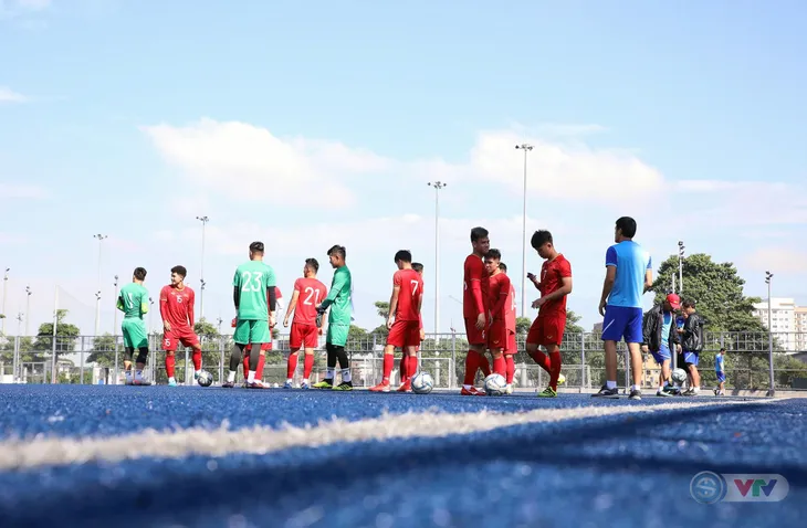 U22 Việt Nam nguy cơ mất 1 tiền vệ ở đại chiến U22 Thái Lan - Ảnh 1. U22 Việt Nam nguy cơ mất 1 tiền vệ ở đại chiến U22 Thái Lan - Ảnh 1.