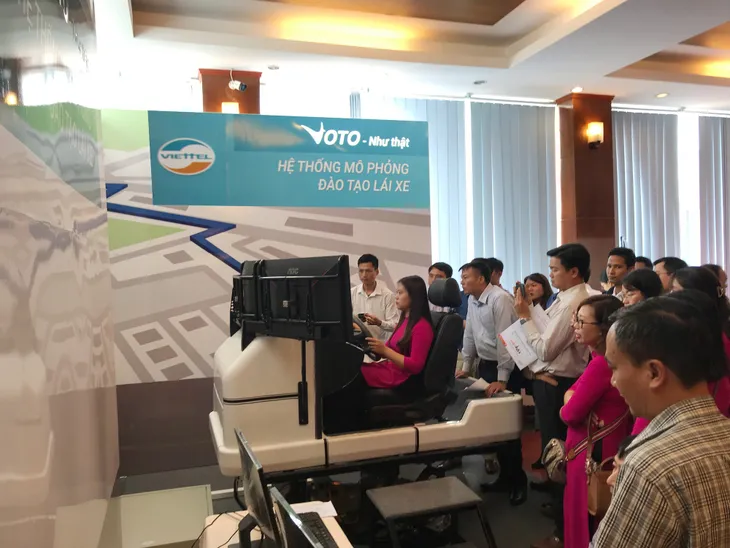 Lần đầu tiên Việt Nam có hệ thống mô phỏng đào tạo lái xe ô tô chuẩn quốc tế - Ảnh 1. Lần đầu tiên Việt Nam có hệ thống mô phỏng đào tạo lái xe ô tô chuẩn quốc tế - Ảnh 1.