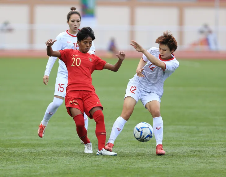 ẢNH: Thắng thuyết phục ĐT nữ Indonesia, ĐT nữ Việt Nam giành quyền vào bán kết SEA Games 30 - Ảnh 4. ẢNH: Thắng thuyết phục ĐT nữ Indonesia, ĐT nữ Việt Nam giành quyền vào bán kết SEA Games 30 - Ảnh 4.
