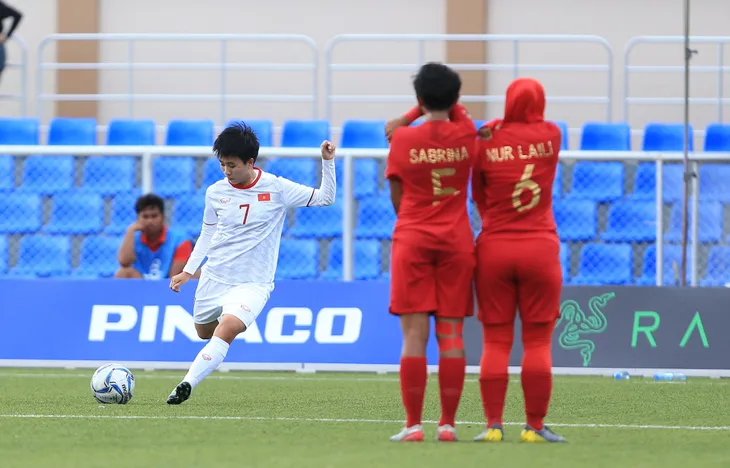 ẢNH: Thắng thuyết phục ĐT nữ Indonesia, ĐT nữ Việt Nam giành quyền vào bán kết SEA Games 30 - Ảnh 3. ẢNH: Thắng thuyết phục ĐT nữ Indonesia, ĐT nữ Việt Nam giành quyền vào bán kết SEA Games 30 - Ảnh 3.