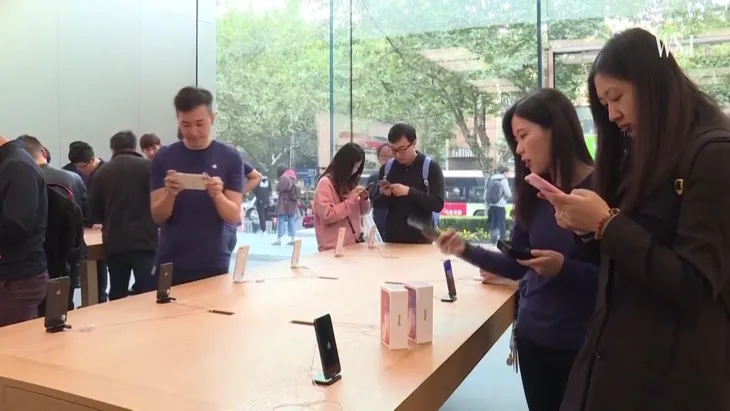 Apple xin miễn thuế với một số sản phẩm sản xuất từ Trung Quốc - Ảnh 1. Apple xin miễn thuế với một số sản phẩm sản xuất từ Trung Quốc - Ảnh 1.