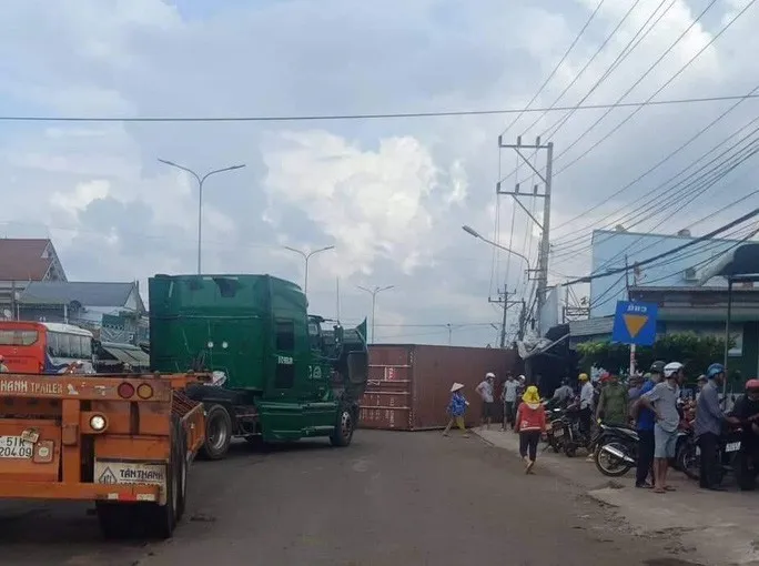 Xe container liên tiếp gây tai nạn tại Bình Phước và Đắk Nông - Ảnh 1. Xe container liên tiếp gây tai nạn tại Bình Phước và Đắk Nông - Ảnh 1.