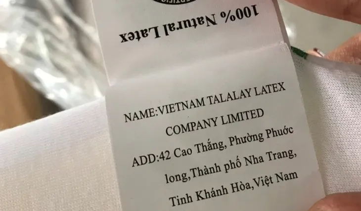 TP.HCM phát hiện hơn 7 tấn hàng hóa giả mạo xuất xứ Việt Nam - Ảnh 1. TP.HCM phát hiện hơn 7 tấn hàng hóa giả mạo xuất xứ Việt Nam - Ảnh 1.