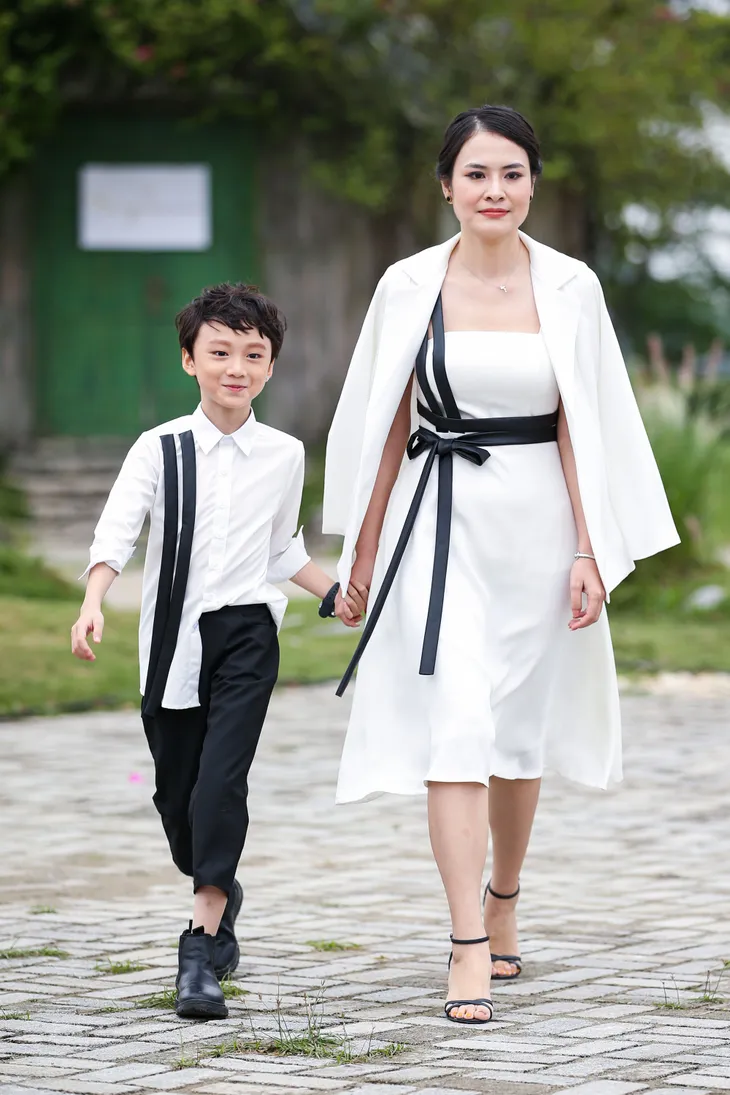 Tuần lễ Thời trang Trẻ em Việt Nam: Tình mẫu tử lên ngôi - Ảnh 4. Tuần lễ Thời trang Trẻ em Việt Nam: Tình mẫu tử lên ngôi - Ảnh 4.