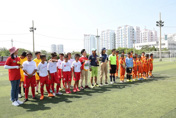 Cầu thủ nhí 2019 - Tập 9: Top 10 rời nhà chung chuẩn bị ra miền Bắc - Ảnh 1. Cầu thủ nhí 2019 - Tập 9: Top 10 rời nhà chung chuẩn bị ra miền Bắc - Ảnh 1.
