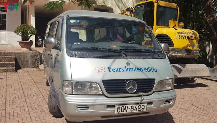 Xe làm rơi 2 học sinh ở Đồng Nai hết hạn đăng kiểm - Ảnh 1. Xe làm rơi 2 học sinh ở Đồng Nai hết hạn đăng kiểm - Ảnh 1.
