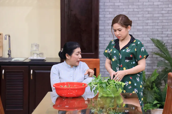 Nghệ sĩ Bình Tinh rơi nước mắt nhớ lại thời điểm khó khăn mới vào nghề - Ảnh 3. Nghệ sĩ Bình Tinh rơi nước mắt nhớ lại thời điểm khó khăn mới vào nghề - Ảnh 3.