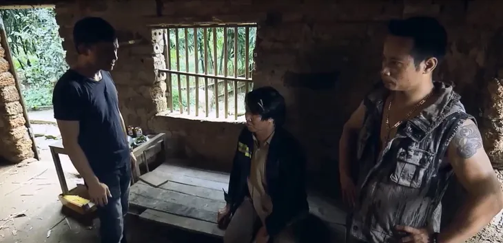 Sinh tử - Tập 3: Hoàng - chủ mỏ đá sai đàn em dụ người khác đi tù với giá 2 tỷ đồng - Ảnh 2. Sinh tử - Tập 3: Hoàng - chủ mỏ đá sai đàn em dụ người khác đi tù với giá 2 tỷ đồng - Ảnh 2.