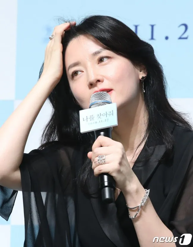 Lee Young Ae trẻ và đẹp như nữ thần ở độ tuổi U50 - Ảnh 2. Lee Young Ae trẻ và đẹp như nữ thần ở độ tuổi U50 - Ảnh 2.