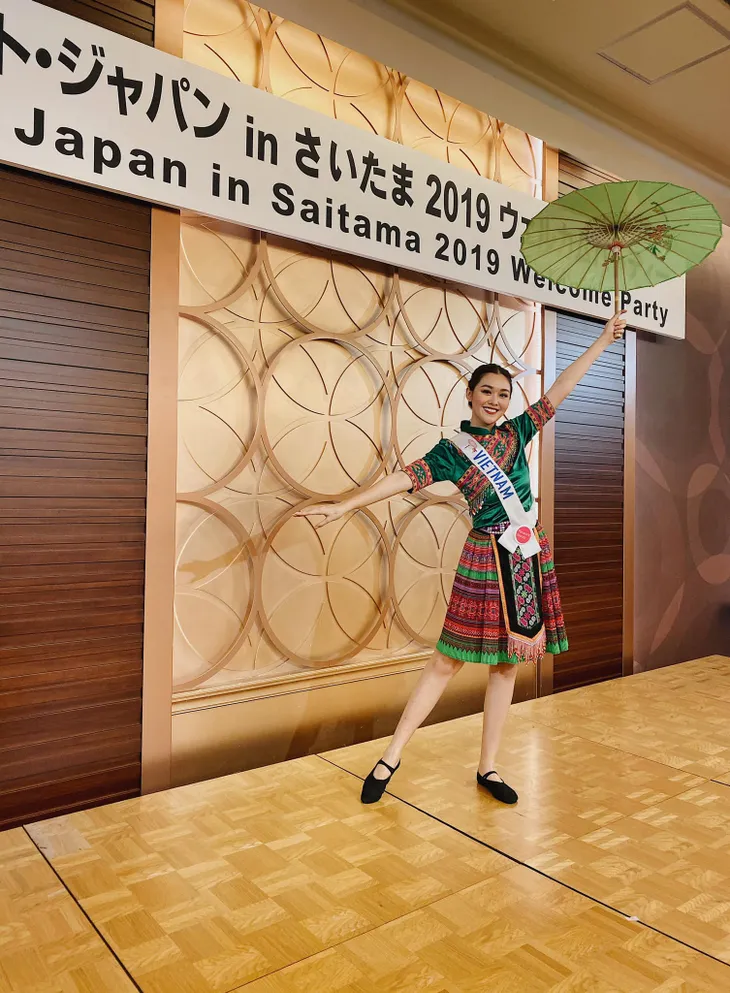 Tường San nhảy “Để Mị nói cho mà nghe khoe tài năng tại Miss International 2019 - Ảnh 1. Tường San nhảy “Để Mị nói cho mà nghe khoe tài năng tại Miss International 2019 - Ảnh 1.