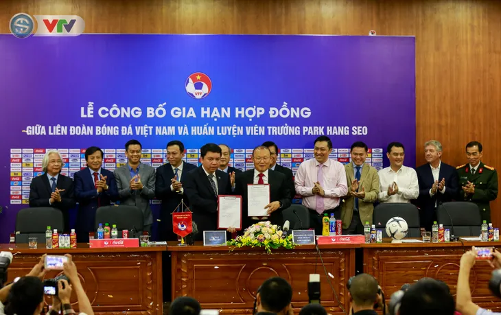 CHÍNH THỨC: Liên đoàn bóng đá Việt Nam gia hạn hợp đồng thành công với HLV Park Hang Seo - Ảnh 2. CHÍNH THỨC: Liên đoàn bóng đá Việt Nam gia hạn hợp đồng thành công với HLV Park Hang Seo - Ảnh 2.
