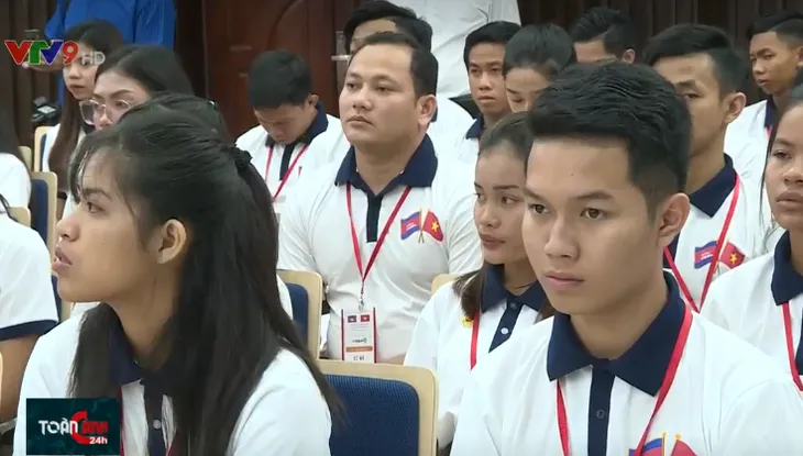 200 nhà báo trẻ, thanh niên Việt Nam - Campuchia giao lưu hữu nghị - Ảnh 2. 200 nhà báo trẻ, thanh niên Việt Nam - Campuchia giao lưu hữu nghị - Ảnh 2.