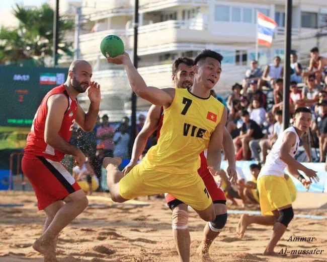 ĐT bóng ném bãi biển nam quyết tâm đạt thành tích cao tại SEA Games 30 - Ảnh 1. ĐT bóng ném bãi biển nam quyết tâm đạt thành tích cao tại SEA Games 30 - Ảnh 1.