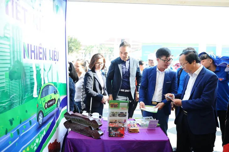 Thanh niên xóa điểm đen về rác thải nhựa bằng các mô hình cộng đồng - Ảnh 4. Thanh niên xóa điểm đen về rác thải nhựa bằng các mô hình cộng đồng - Ảnh 4.