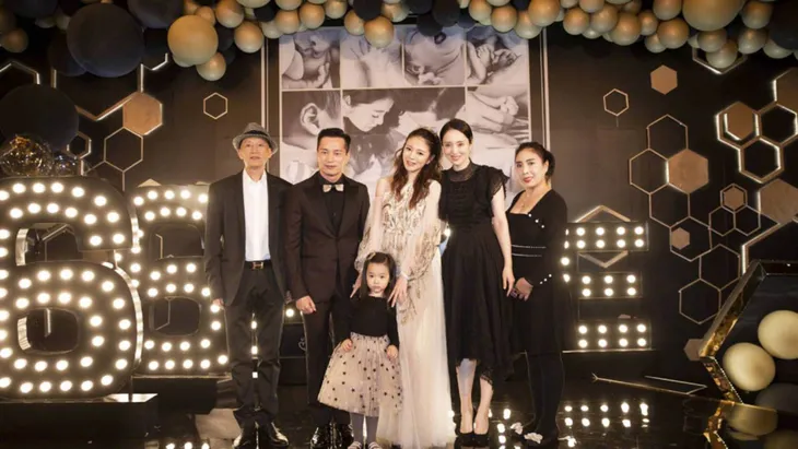 An Dĩ Hiên tổ chức tiệc xa hoa mừng con trai tròn 4 tháng tuổi - Ảnh 5. An Dĩ Hiên tổ chức tiệc xa hoa mừng con trai tròn 4 tháng tuổi - Ảnh 5.