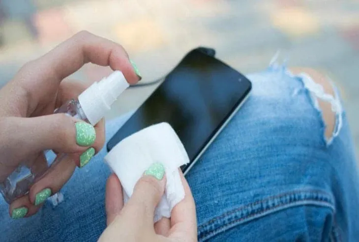 Smartphone siêu bẩn nhưng chả mấy ai nghĩ đến việc làm sạch nó - Ảnh 1. Smartphone siêu bẩn nhưng chả mấy ai nghĩ đến việc làm sạch nó - Ảnh 1.