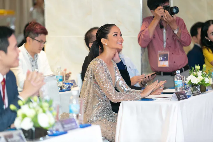 Lộ vương miện đặc biệt của Hoa hậu Hoàn vũ Việt Nam 2019 - Ảnh 7. Lộ vương miện đặc biệt của Hoa hậu Hoàn vũ Việt Nam 2019 - Ảnh 7.