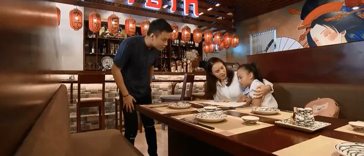 Hoa hồng trên ngực trái - Tập 37: Bống dùng lại chiêu giả vờ đau tim khi nhìn thấy chú bảo - Ảnh 1.
