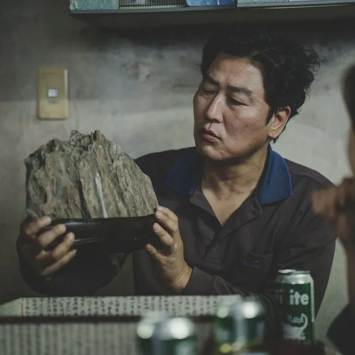 “Ký sinh trùng” được bình chọn Phim điện ảnh hay nhất năm 2019 - Ảnh 2. “Ký sinh trùng” được bình chọn Phim điện ảnh hay nhất năm 2019 - Ảnh 2.