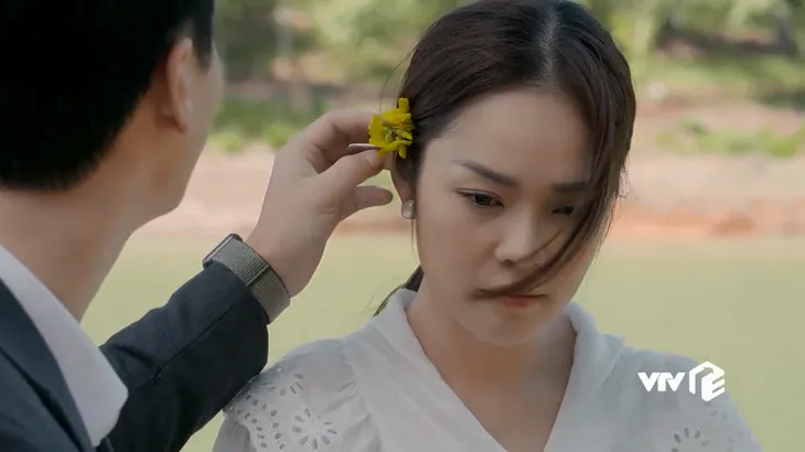 Tiệm ăn dì ghẻ - Tập 8: Thắng thả thính Ngọc, Minh muốn cua lại vợ cũ - Ảnh 4. Tiệm ăn dì ghẻ - Tập 8: Thắng thả thính Ngọc, Minh muốn cua lại vợ cũ - Ảnh 4.