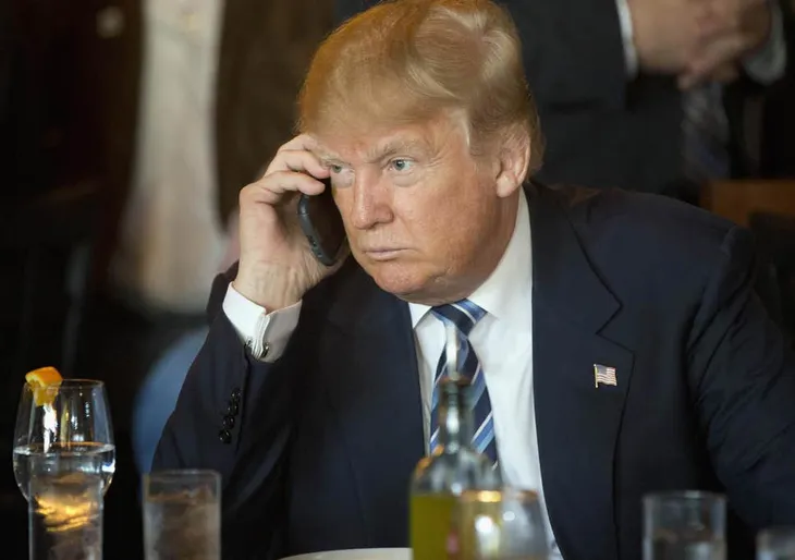 Những tranh cãi xung quanh chiếc điện thoại của Tổng thống Mỹ Donald Trump - Ảnh 5. Những tranh cãi xung quanh chiếc điện thoại của Tổng thống Mỹ Donald Trump - Ảnh 5.