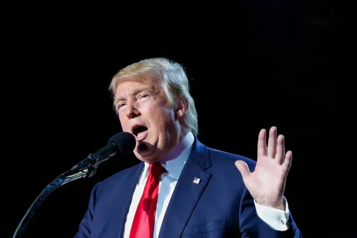 Những tranh cãi xung quanh chiếc điện thoại của Tổng thống Mỹ Donald Trump - Ảnh 7. Những tranh cãi xung quanh chiếc điện thoại của Tổng thống Mỹ Donald Trump - Ảnh 7.