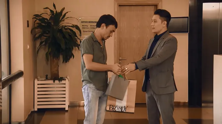 Sinh tử - Tập 28: Sinh nhật con Thứ trưởng, Vũ (Việt Anh) tặng... vợ Thứ trưởng - Ảnh 3. Sinh tử - Tập 28: Sinh nhật con Thứ trưởng, Vũ (Việt Anh) tặng... vợ Thứ trưởng - Ảnh 3.