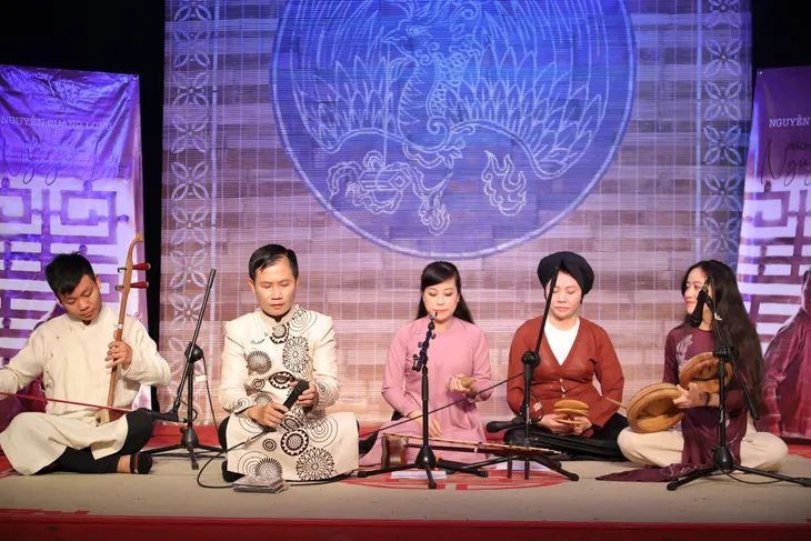 Nghệ sĩ hát xẩm Nguyễn Quang Long bất ngờ ra album sau 20 năm ca hát - Ảnh 5. Nghệ sĩ hát xẩm Nguyễn Quang Long bất ngờ ra album sau 20 năm ca hát - Ảnh 5.