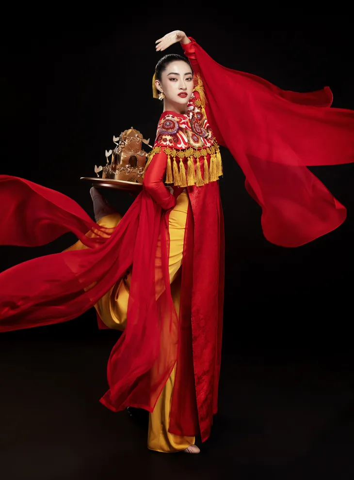 Hoa hậu Lương Thùy Linh mang điệu múa mâm đến Miss World 2019 - Ảnh 3. Hoa hậu Lương Thùy Linh mang điệu múa mâm đến Miss World 2019 - Ảnh 3.