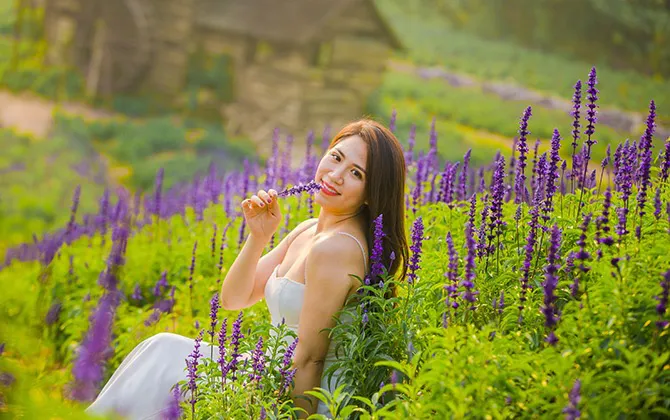 Sau cúc họa mi, giới trẻ lại “sống ảo” với cánh đồng hoa tím mộng mơ - Ảnh 2. Sau cúc họa mi, giới trẻ lại “sống ảo” với cánh đồng hoa tím mộng mơ - Ảnh 2.