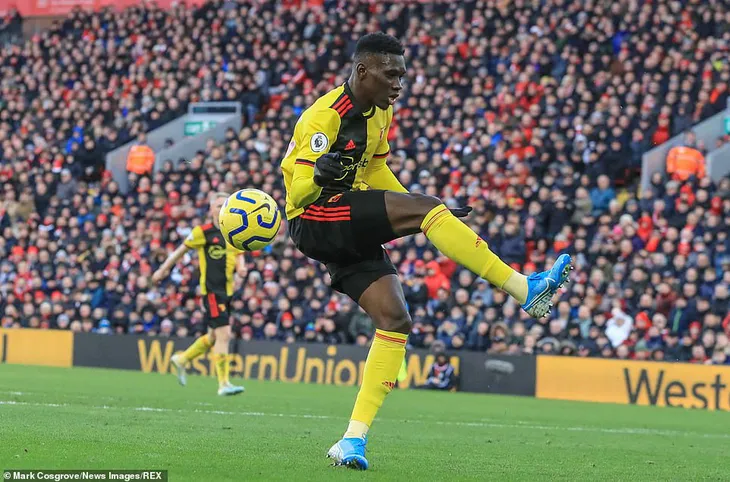 Vòng 17 Ngoại hạng Anh: Thắng nhàn Watford, Liverpool nối dài mạch bất bại - Ảnh 1. Vòng 17 Ngoại hạng Anh: Thắng nhàn Watford, Liverpool nối dài mạch bất bại - Ảnh 1.