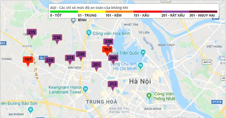 Hà Nội sương mù dày đặc, báo động tím tình trạng ô nhiễm không khí - Ảnh 4.