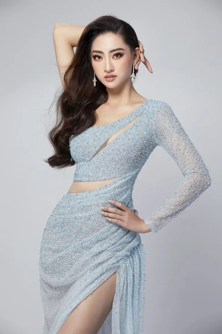 Hé lộ đầm dạ hội của Lương Thùy Linh trước giờ G chung kết Miss World 2019 - Ảnh 4. Hé lộ đầm dạ hội của Lương Thùy Linh trước giờ G chung kết Miss World 2019 - Ảnh 4.