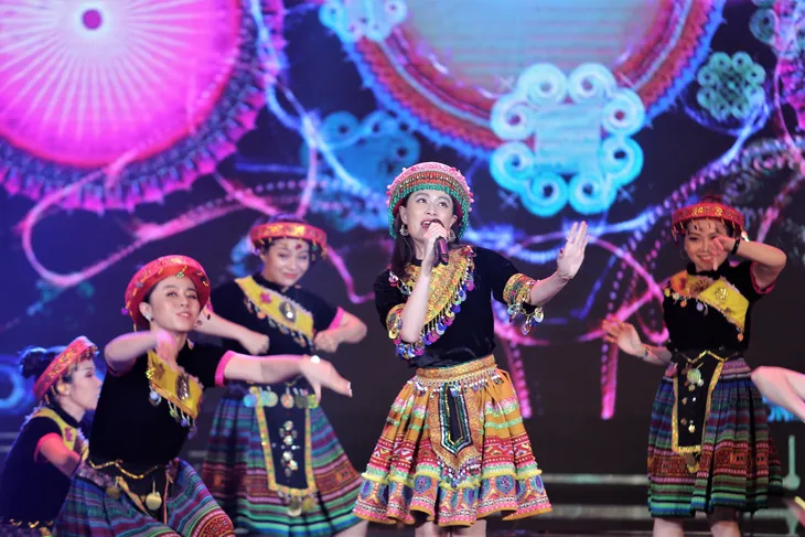 hoangthuylinh-1576333966043321190942 hoangthuylinh-1576333966043321190942