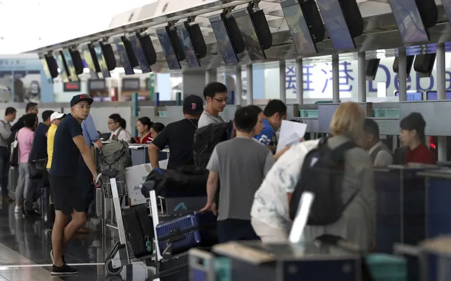 Lượng vận tải hành khách tại Hong Kong (Trung Quốc) sụt giảm nghiêm trọng - Ảnh 1. Lượng vận tải hành khách tại Hong Kong (Trung Quốc) sụt giảm nghiêm trọng - Ảnh 1.