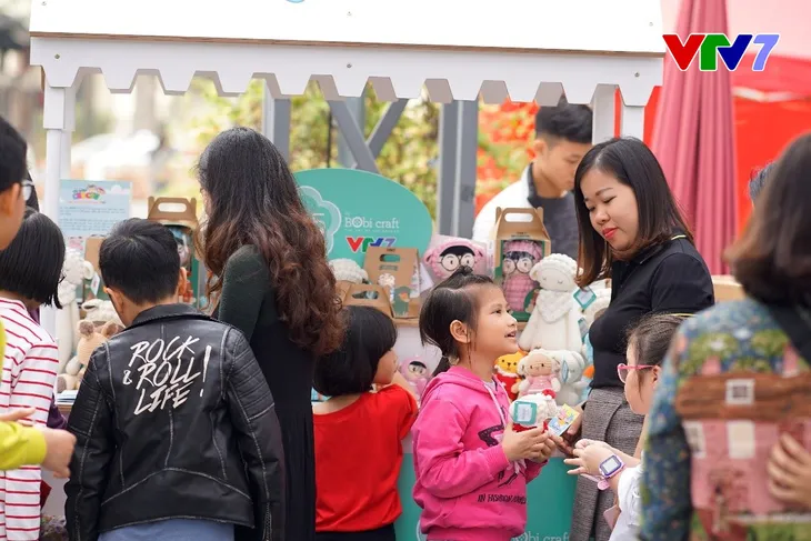 Rộn ràng sự kiện ra mắt Cừu kể chuyện thông minh tại phố sách Hà Nội - Ảnh 6. Rộn ràng sự kiện ra mắt Cừu kể chuyện thông minh tại phố sách Hà Nội - Ảnh 6.